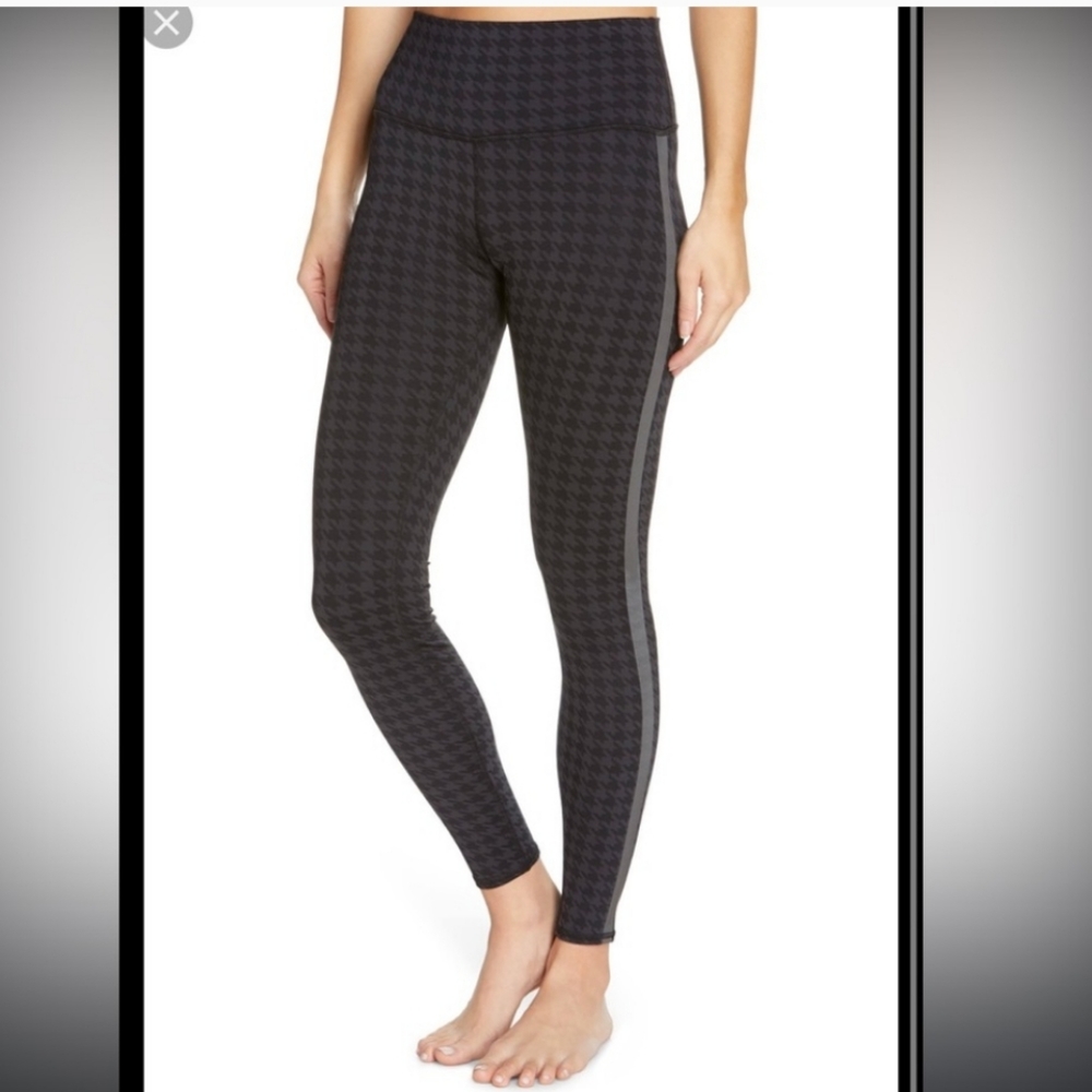 Alo Yoga high rise leggings with Reflective stripes